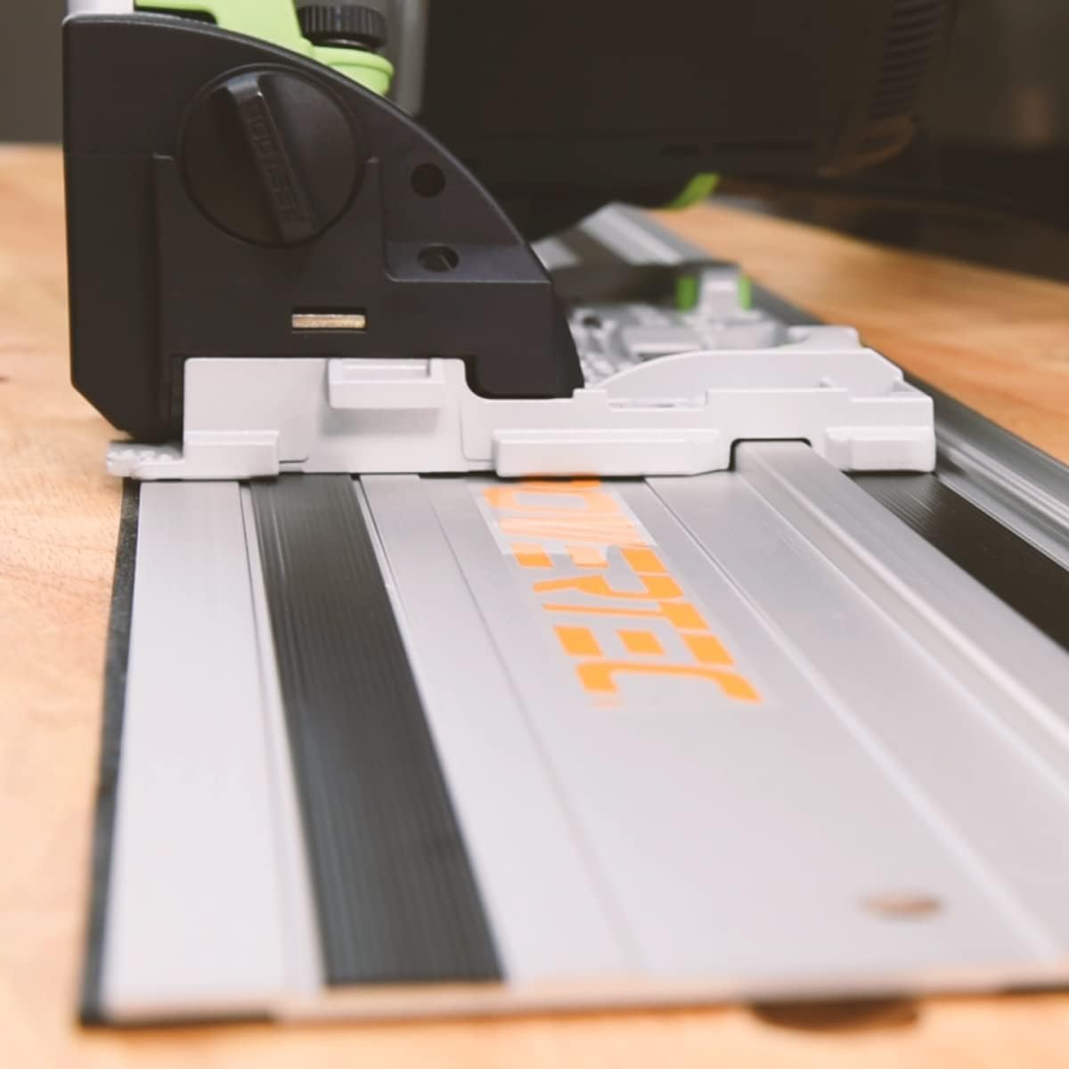 POWERTEC 110' Track Saw Guide Rail Kit and Router Guide for Makita and Festool Compact Router and Plunge Router, Includes 2PK 55' Guide Rails and Connectors (72079)